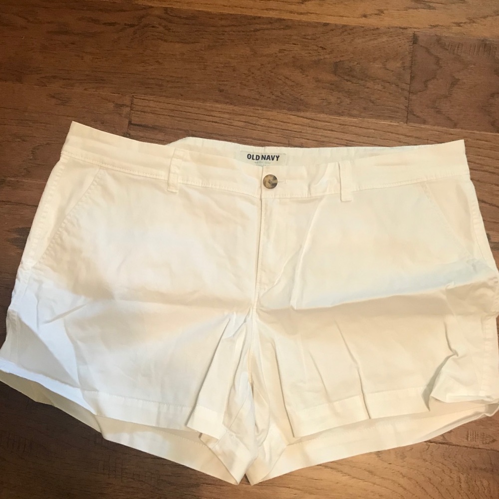 White shorts from old navy